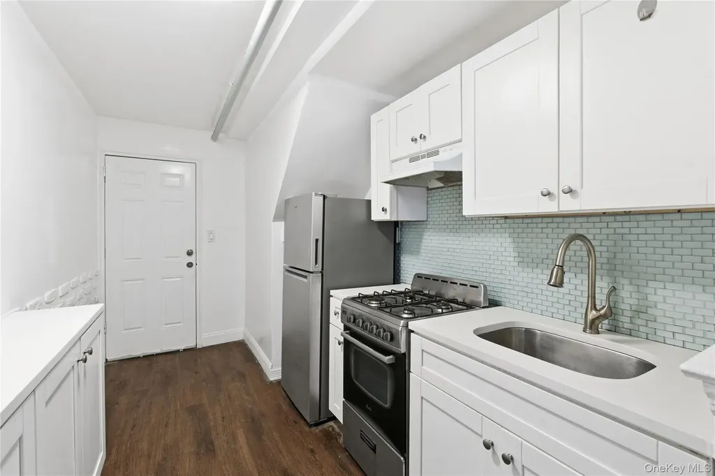 1042 E 233rd Street Bronx NY 10466