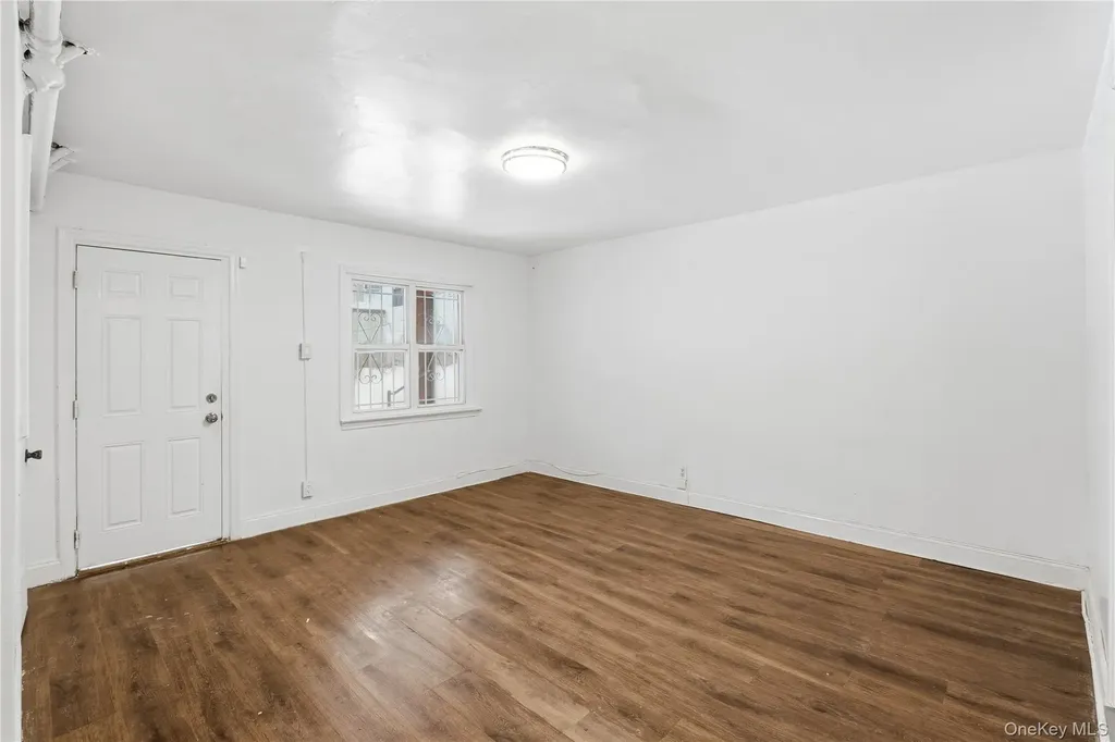1042 E 233rd Street Bronx NY 10466