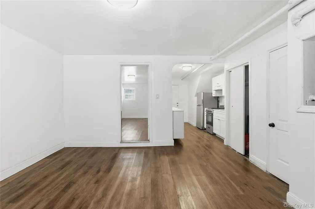 1042 E 233rd Street Bronx NY 10466