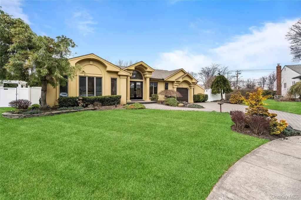 12 Kingswood Circle Old Bethpage NY 11804