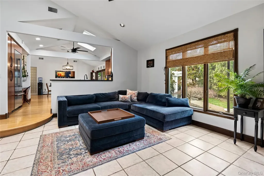 12 Kingswood Circle Old Bethpage NY 11804