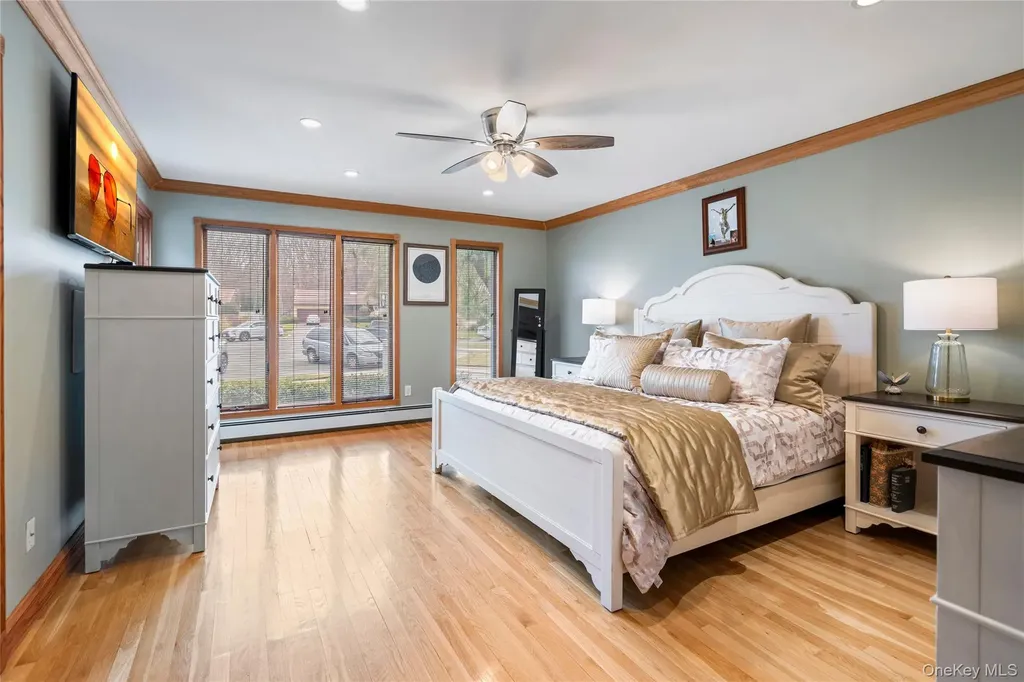 12 Kingswood Circle Old Bethpage NY 11804