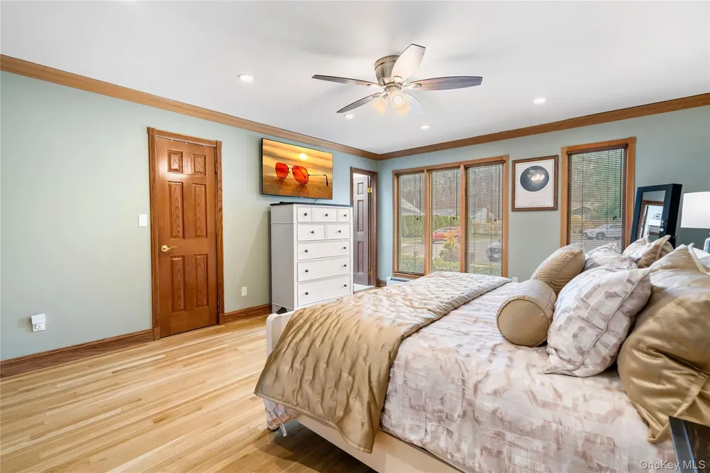 12 Kingswood Circle Old Bethpage NY 11804