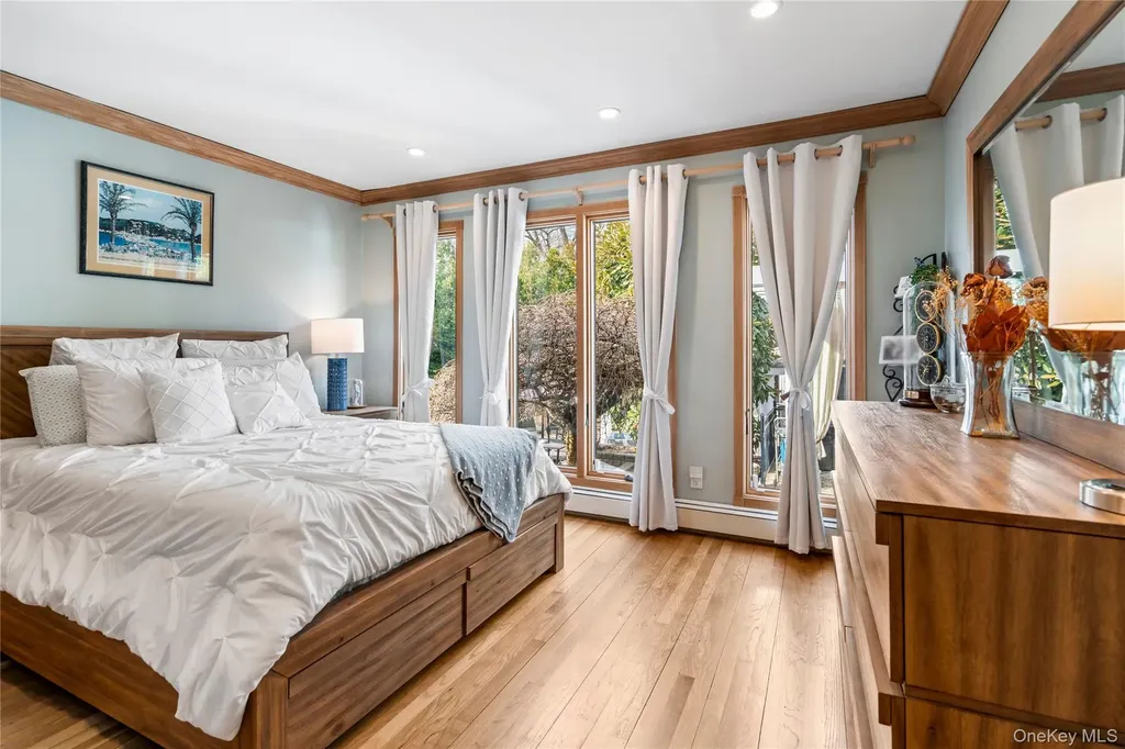 12 Kingswood Circle Old Bethpage NY 11804