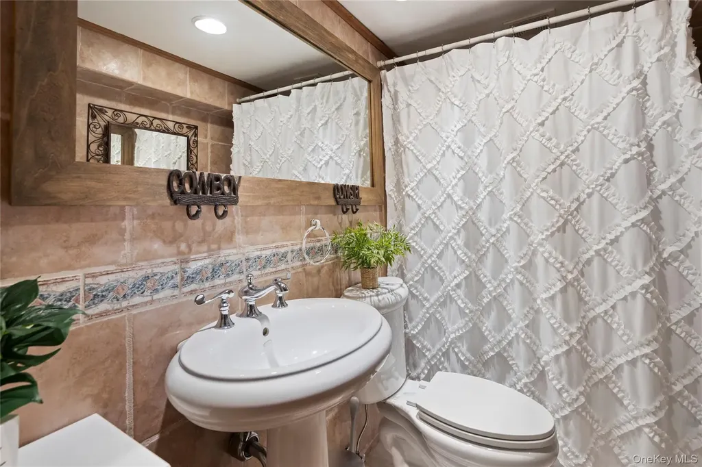 12 Kingswood Circle Old Bethpage NY 11804