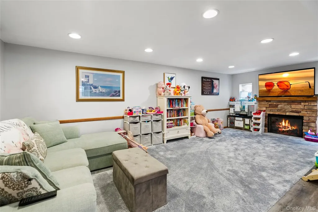 12 Kingswood Circle Old Bethpage NY 11804