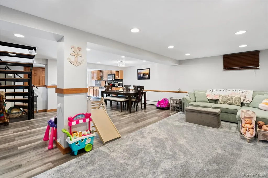 12 Kingswood Circle Old Bethpage NY 11804