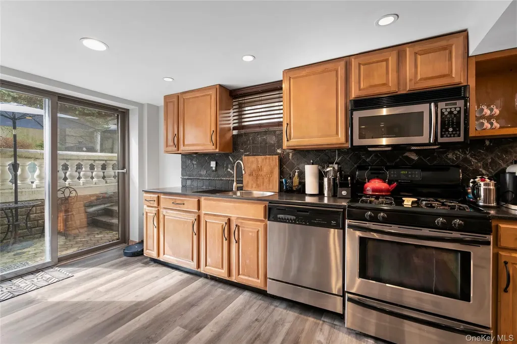 12 Kingswood Circle Old Bethpage NY 11804
