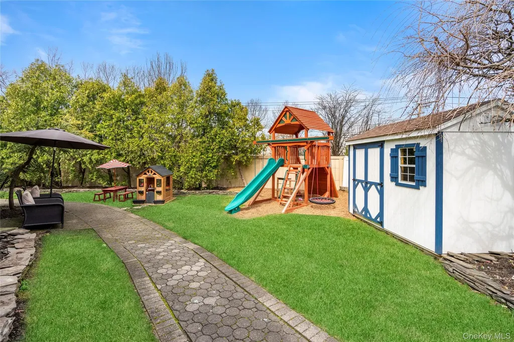 12 Kingswood Circle Old Bethpage NY 11804