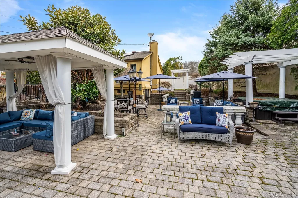 12 Kingswood Circle Old Bethpage NY 11804
