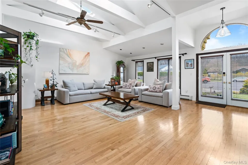 12 Kingswood Circle Old Bethpage NY 11804