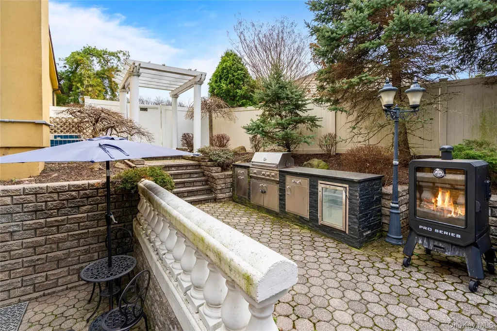 12 Kingswood Circle Old Bethpage NY 11804