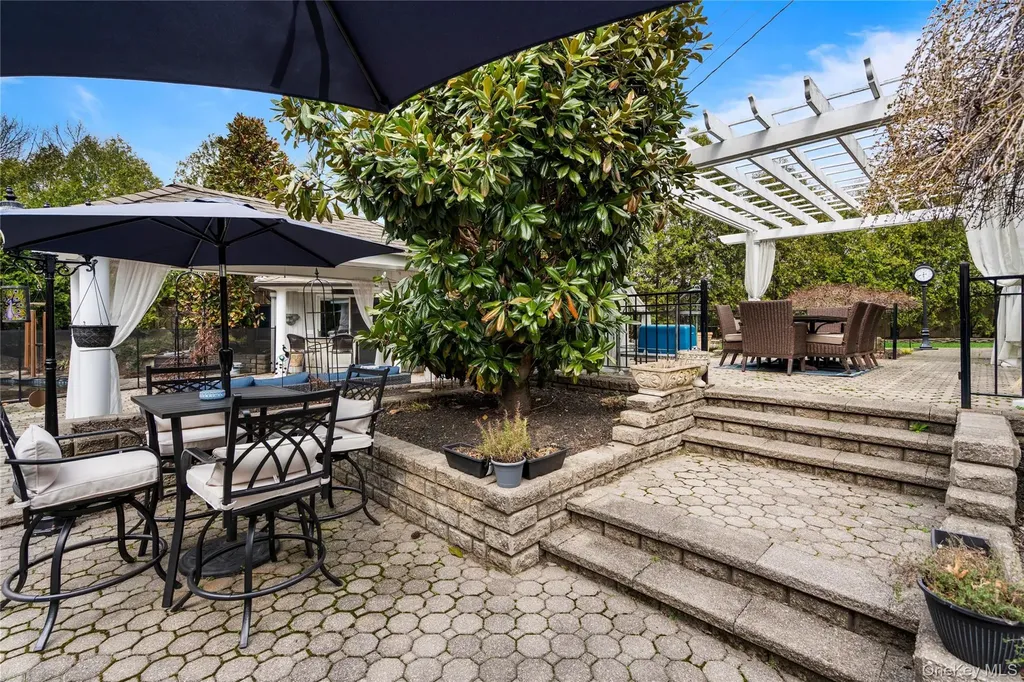 12 Kingswood Circle Old Bethpage NY 11804