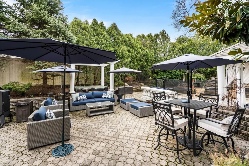 12 Kingswood Circle Old Bethpage NY 11804