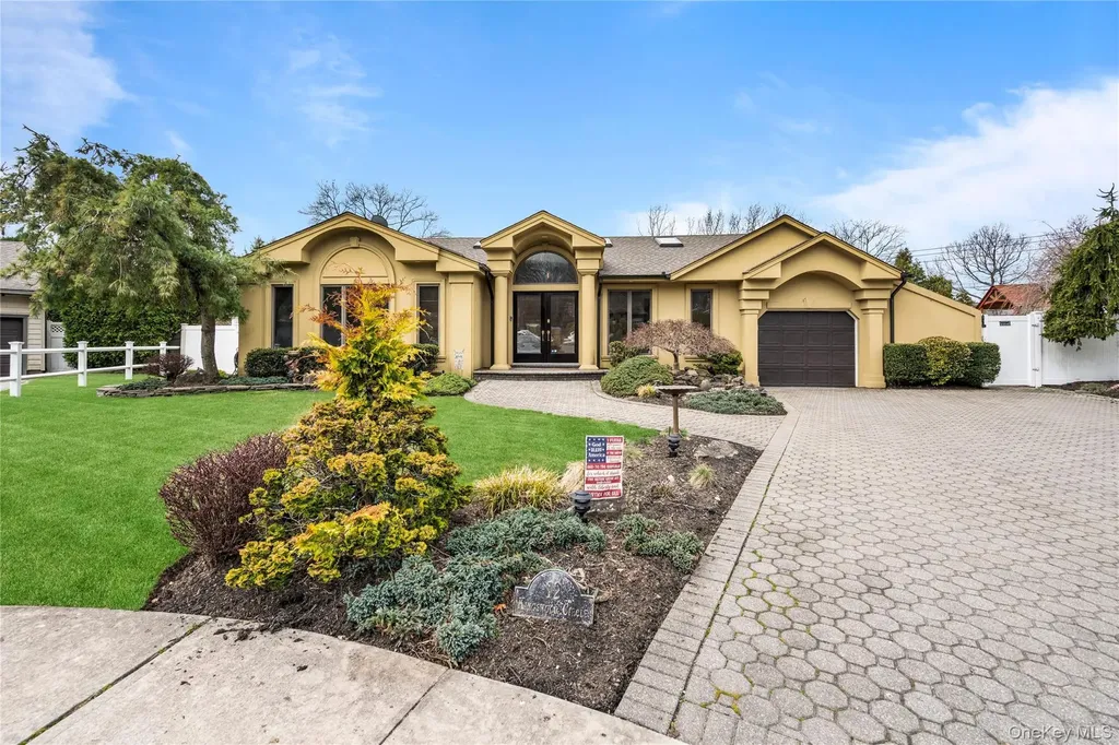 12 Kingswood Circle Old Bethpage NY 11804
