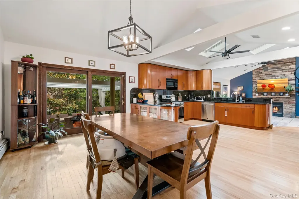 12 Kingswood Circle Old Bethpage NY 11804