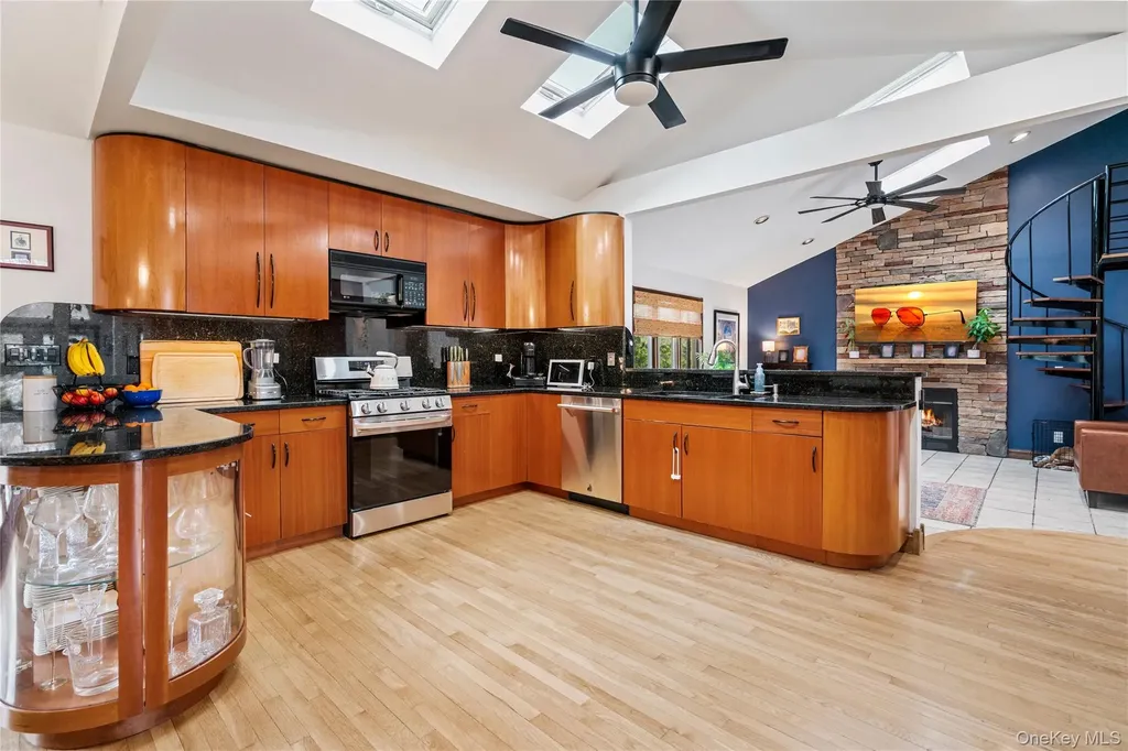 12 Kingswood Circle Old Bethpage NY 11804