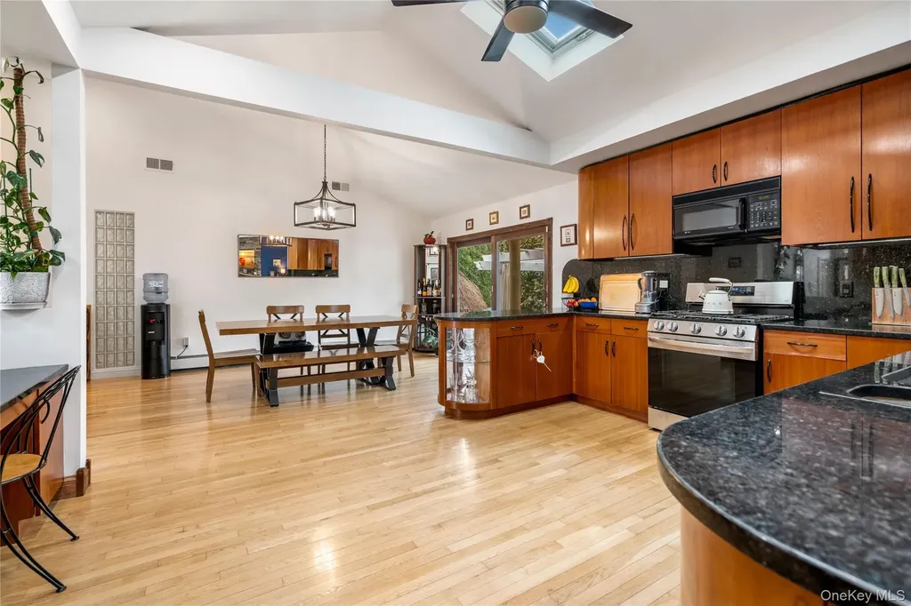 12 Kingswood Circle Old Bethpage NY 11804