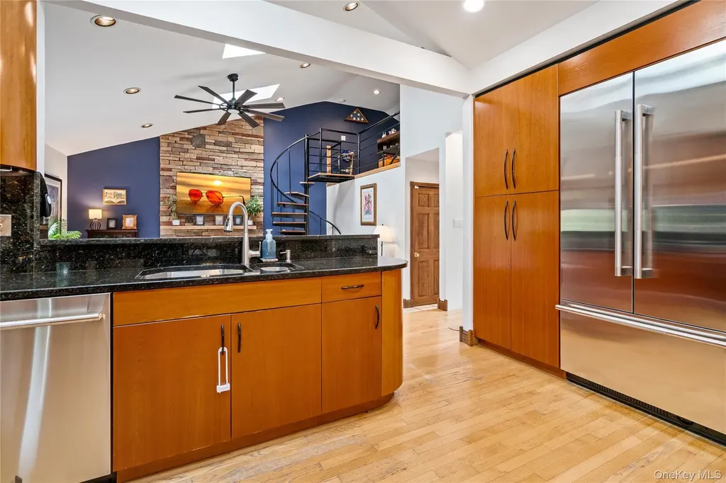 12 Kingswood Circle Old Bethpage NY 11804