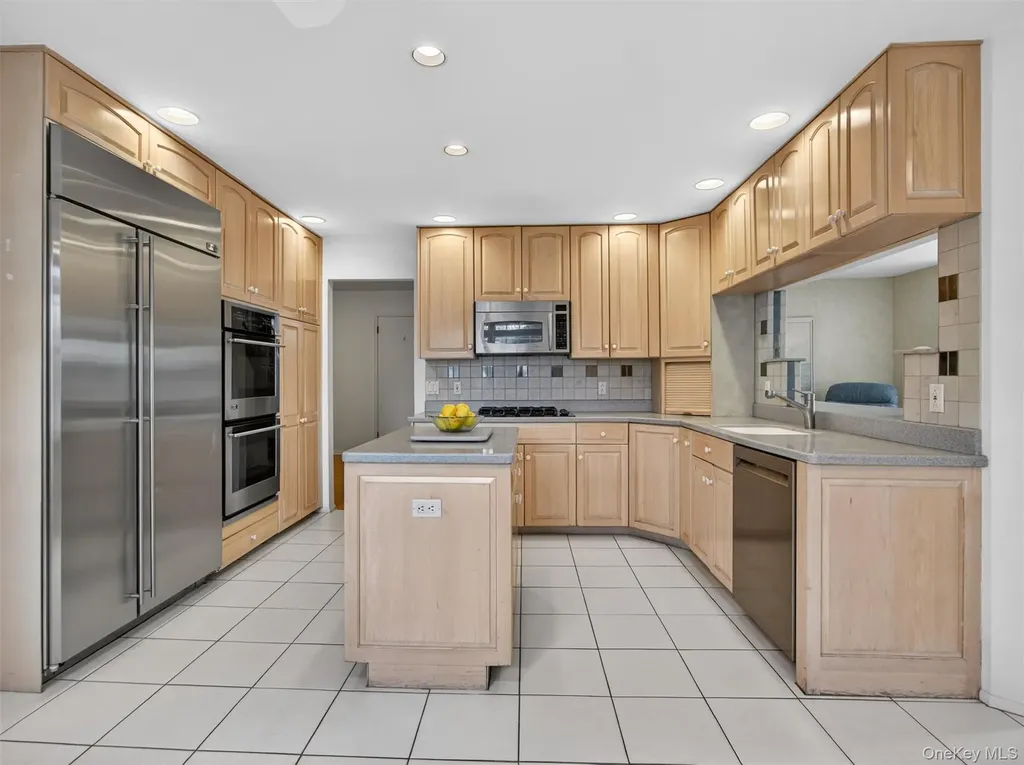 132 Waters Edge Congers NY 10920