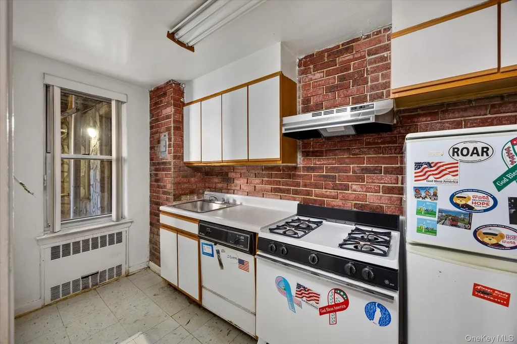 105-33 66th Forest Hills NY 11375