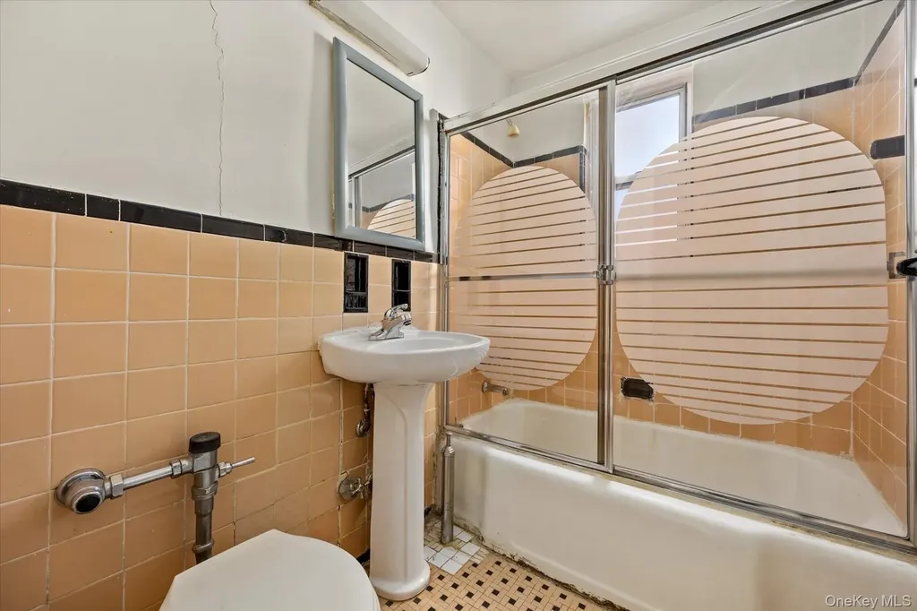 105-33 66th Forest Hills NY 11375