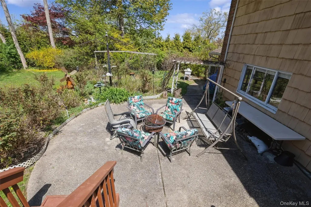 5 Highpoint Drive Huntington NY 11743
