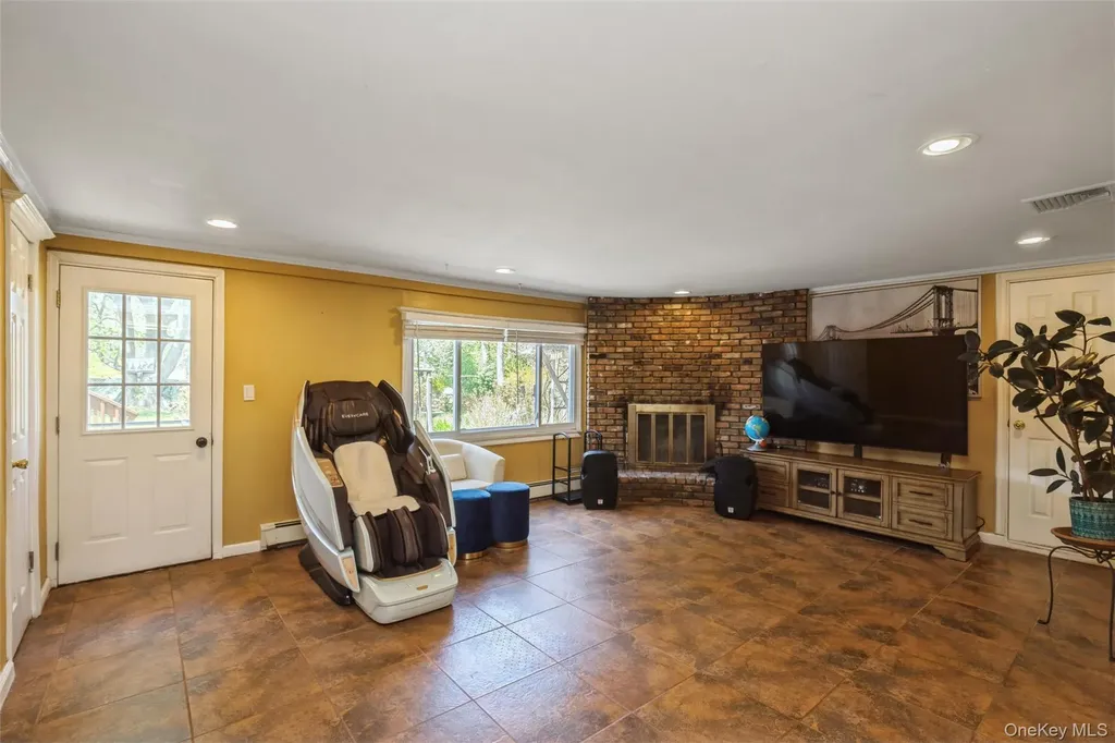 5 Highpoint Drive Huntington NY 11743