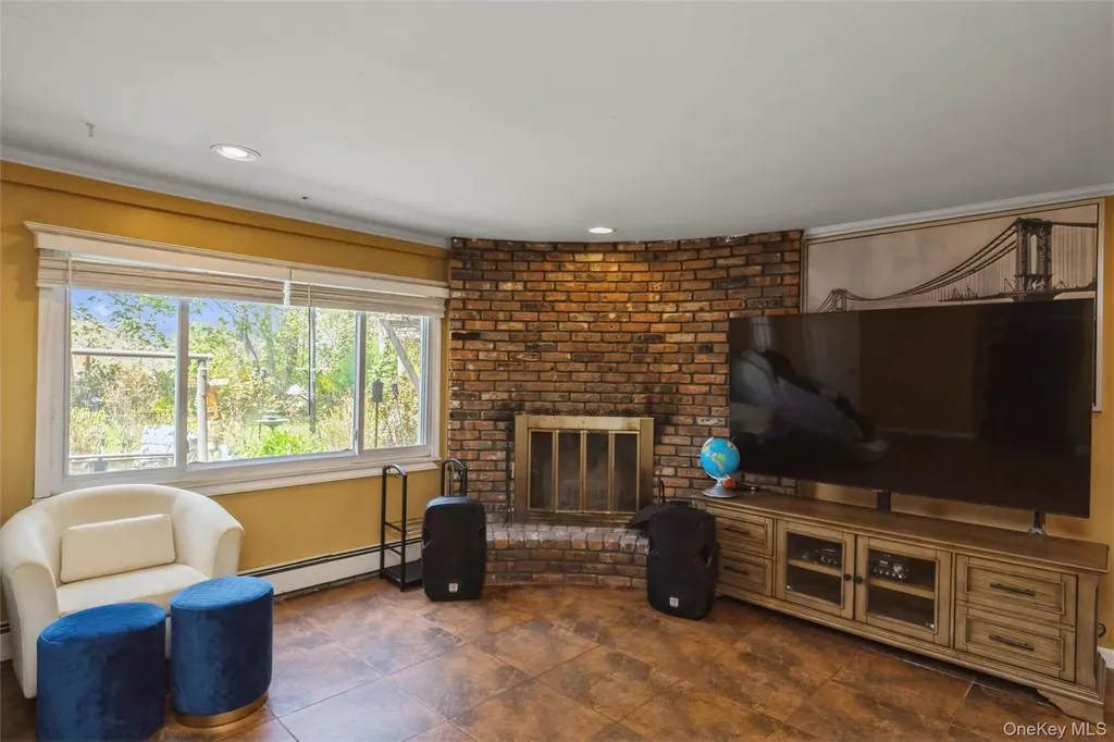 5 Highpoint Drive Huntington NY 11743