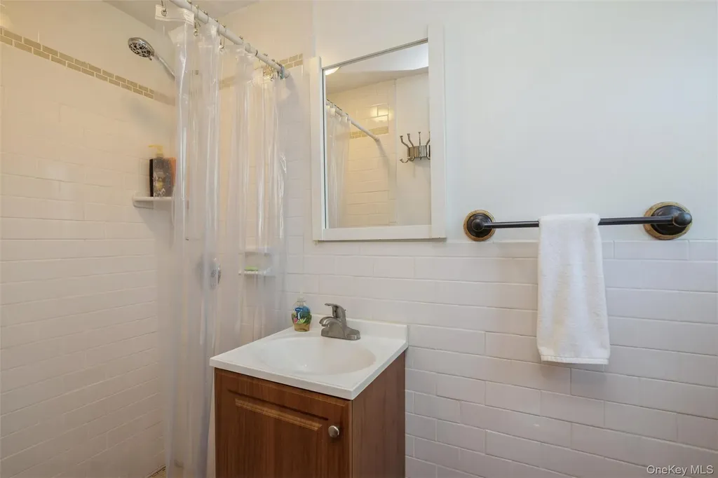 5 Highpoint Drive Huntington NY 11743