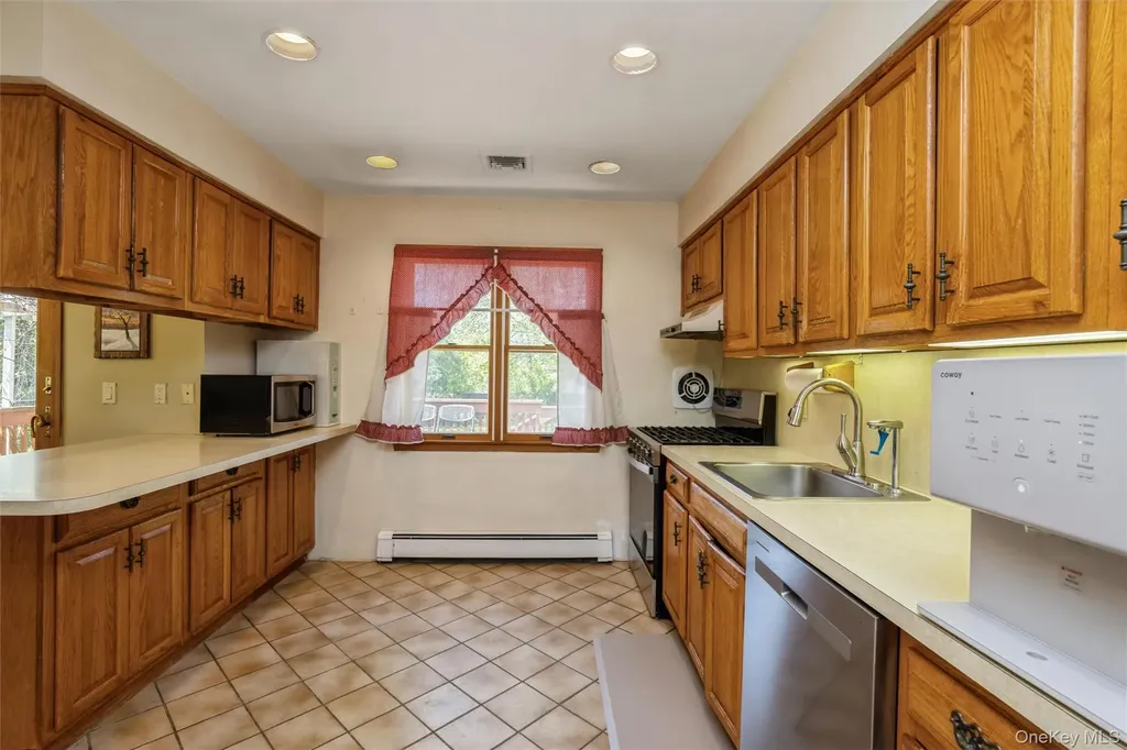 5 Highpoint Drive Huntington NY 11743