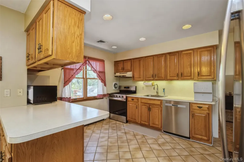 5 Highpoint Drive Huntington NY 11743