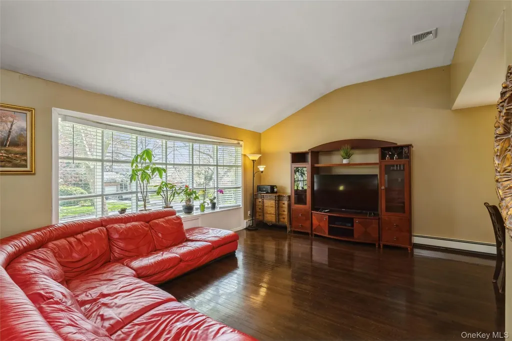 5 Highpoint Drive Huntington NY 11743