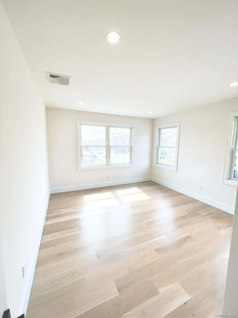 5 Baker Lane Levittown NY 11756