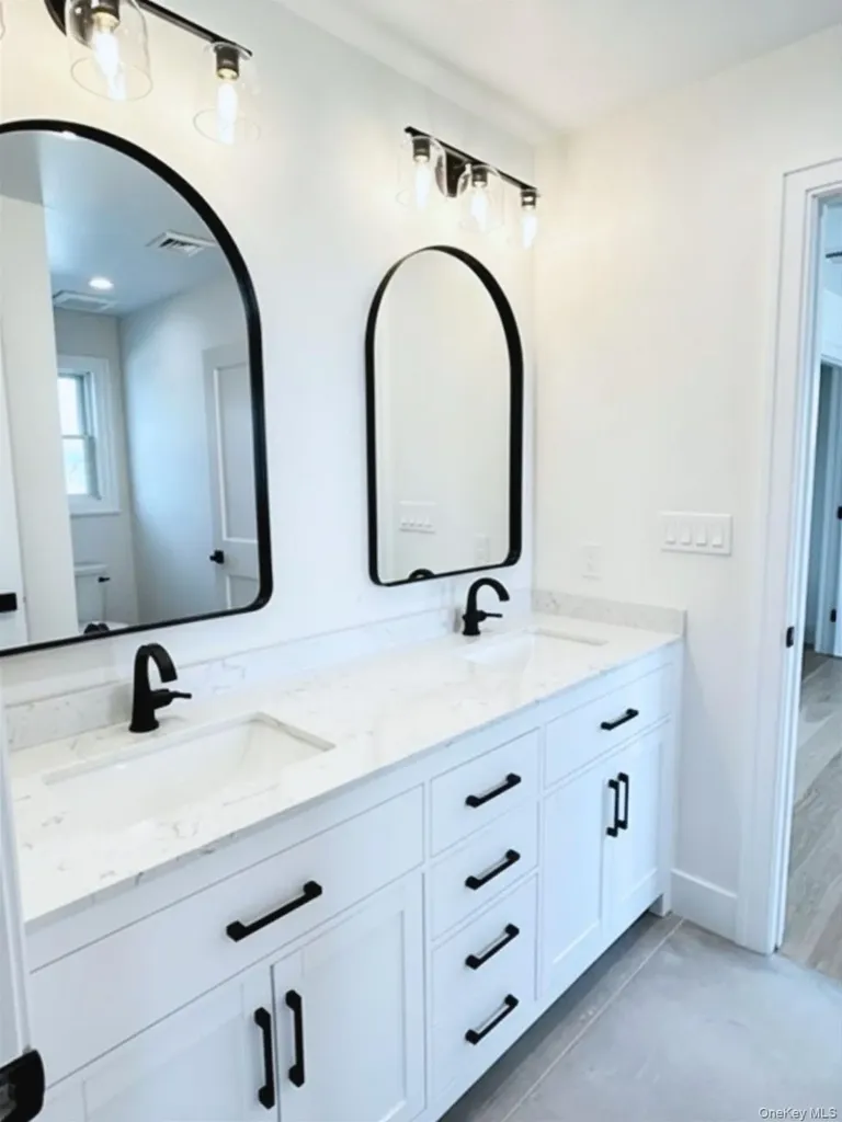 5 Baker Lane Levittown NY 11756