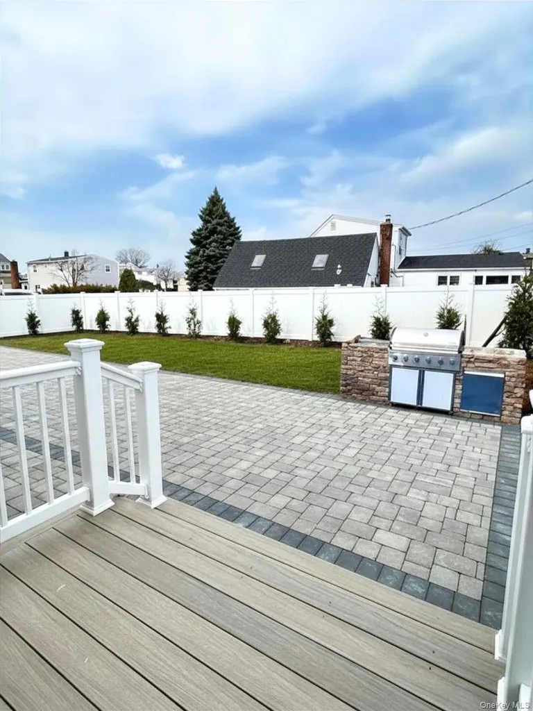 5 Baker Lane Levittown NY 11756