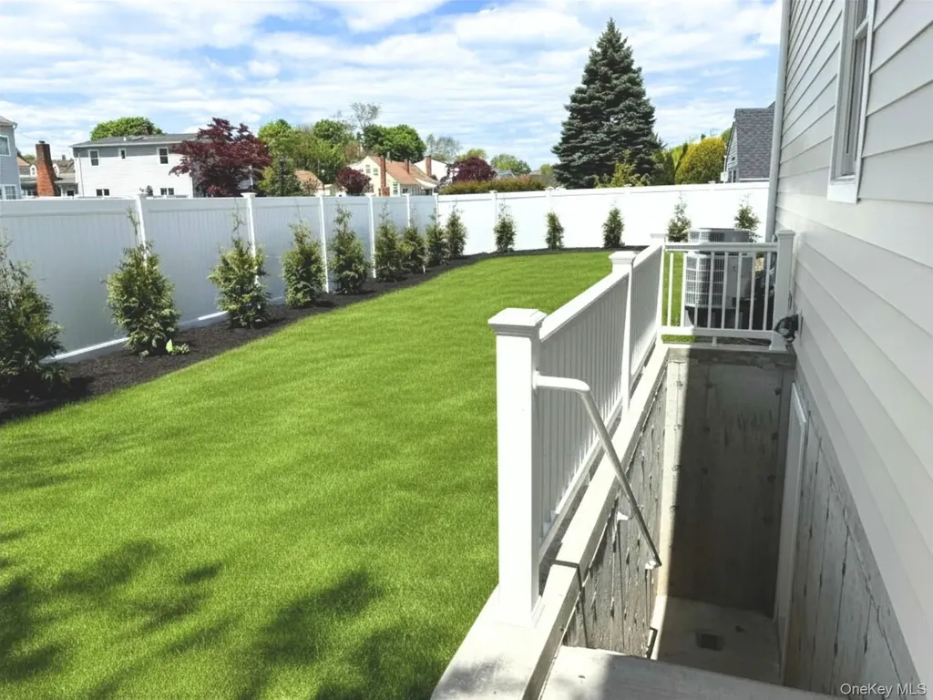 5 Baker Lane Levittown NY 11756