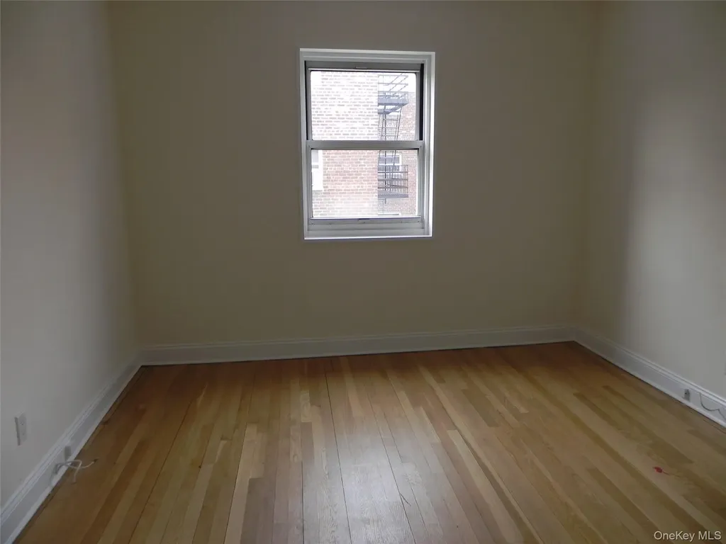 11 Schenck Avenue Great Neck NY 11021