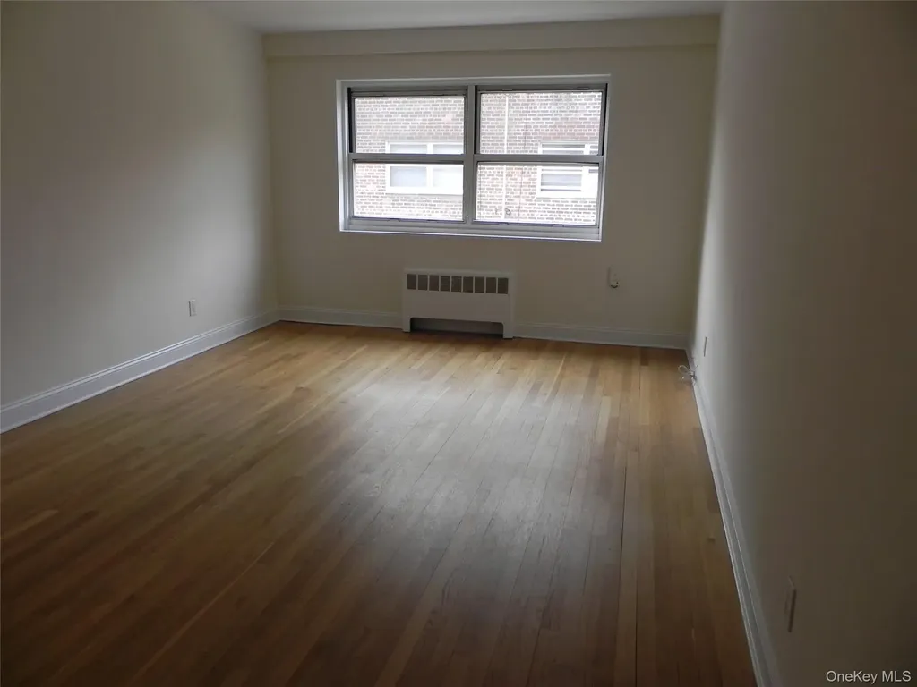 11 Schenck Avenue Great Neck NY 11021