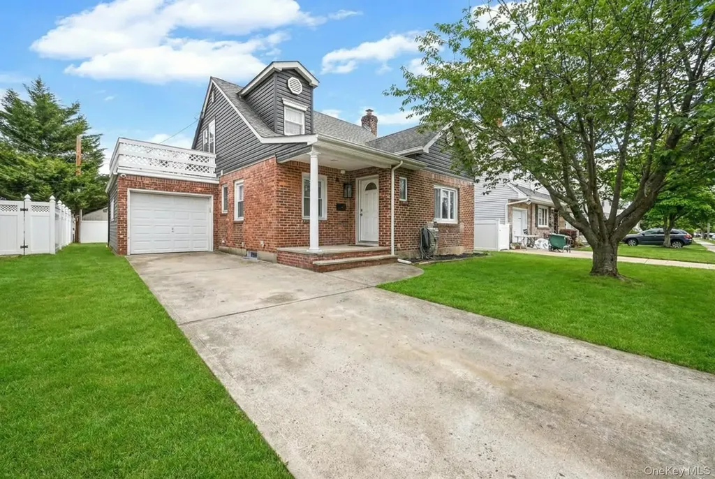 6 Willow Road New Hyde Park NY 11040