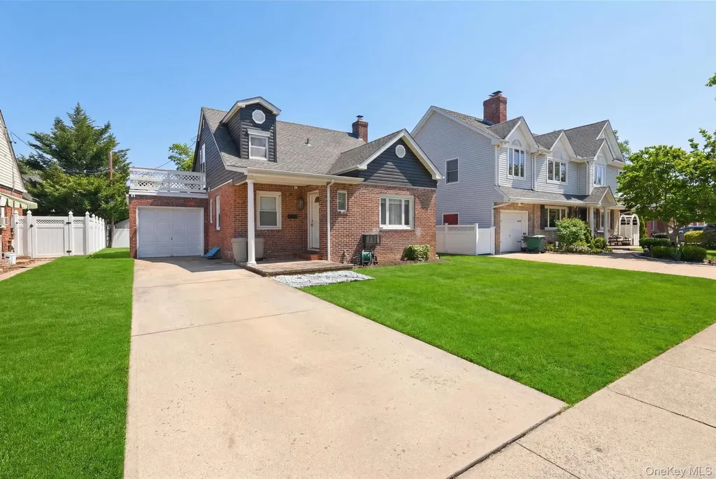 6 Willow Road New Hyde Park NY 11040