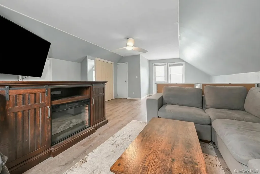6 Willow Road New Hyde Park NY 11040