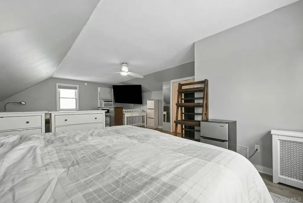 6 Willow Road New Hyde Park NY 11040