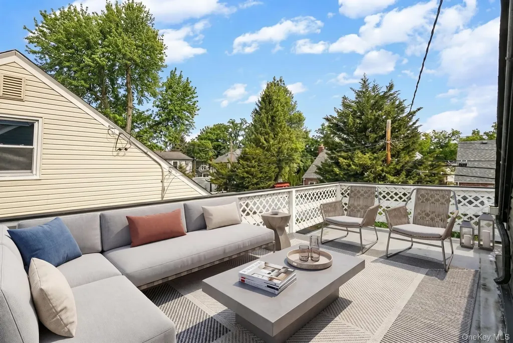 6 Willow Road New Hyde Park NY 11040