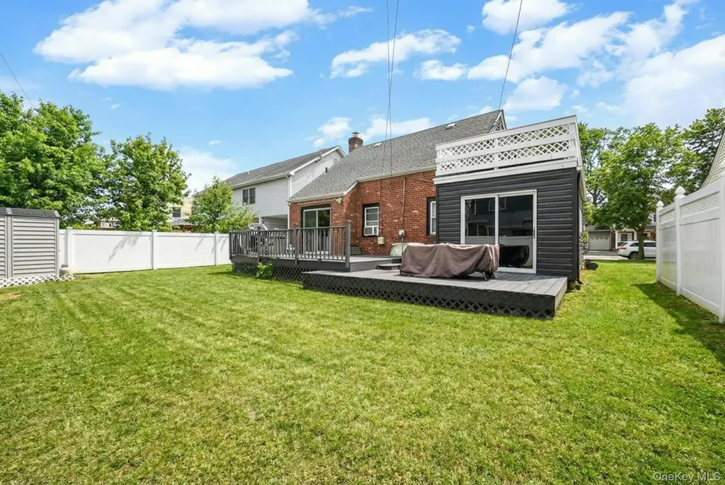 6 Willow Road New Hyde Park NY 11040