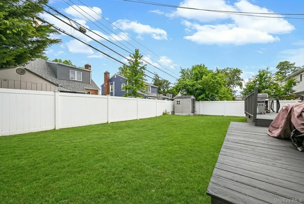 6 Willow Road New Hyde Park NY 11040