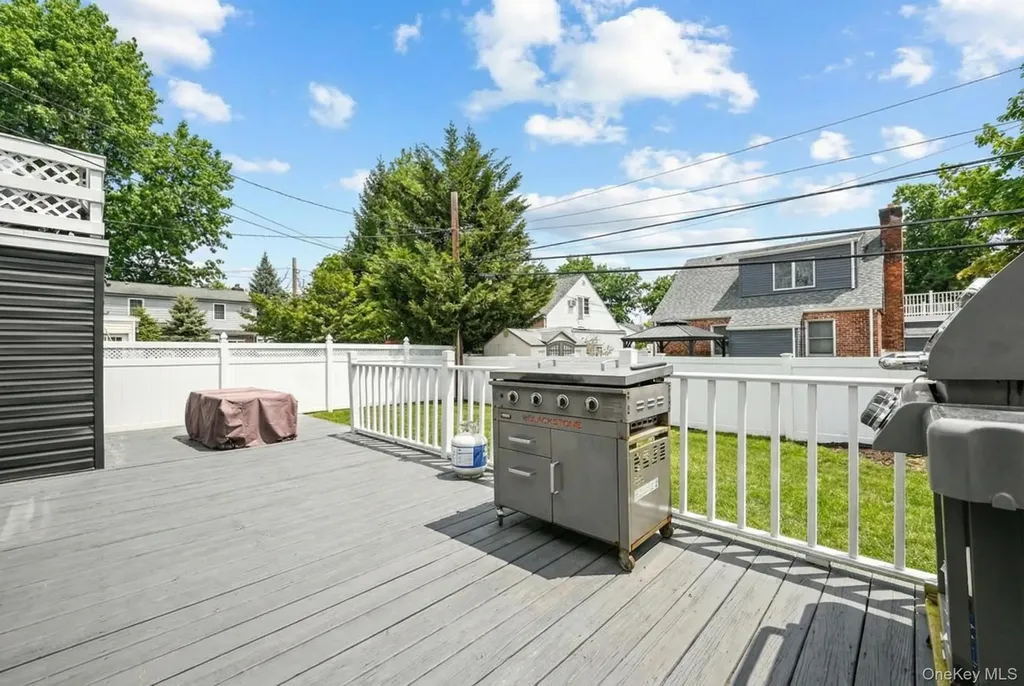 6 Willow Road New Hyde Park NY 11040