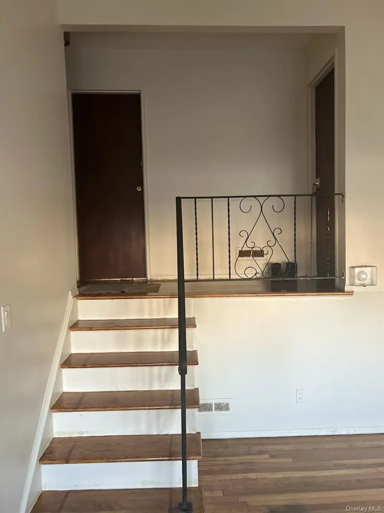 229 Sylvester Streets Westbury NY 11590