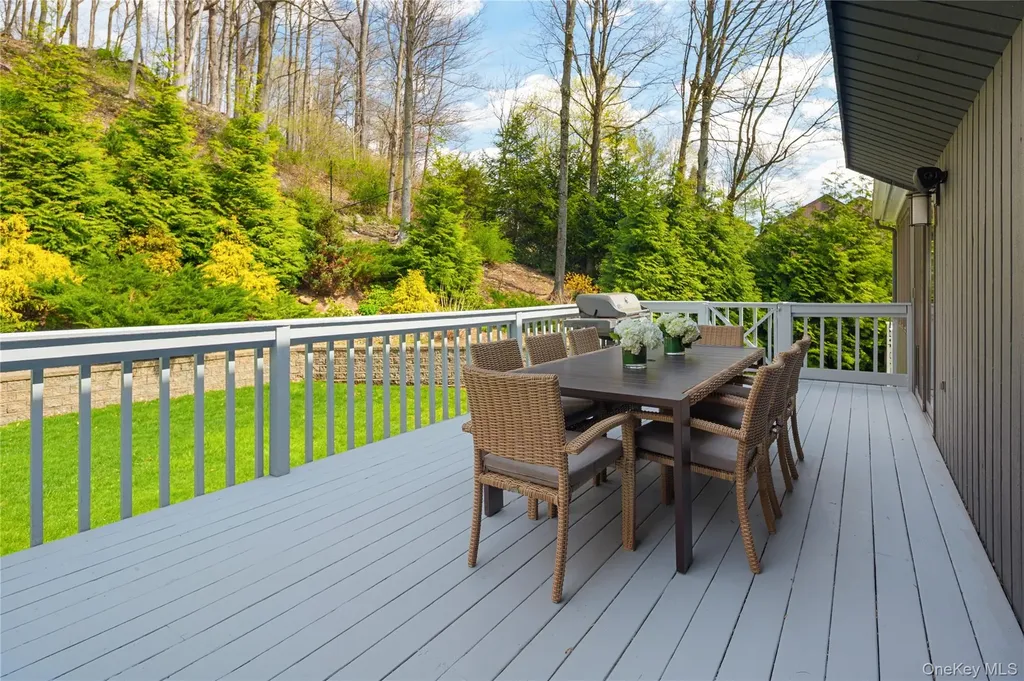 25 Pheasant Run Road Pleasantville NY 10570