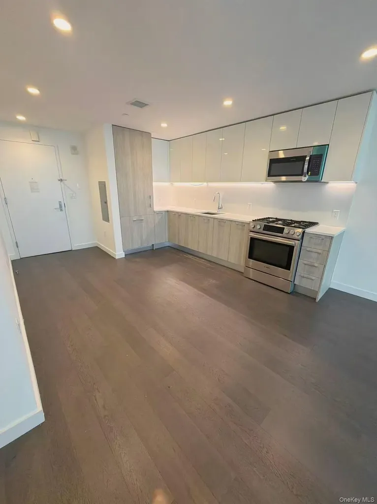 131-05 40th Road Flushing NY 11354